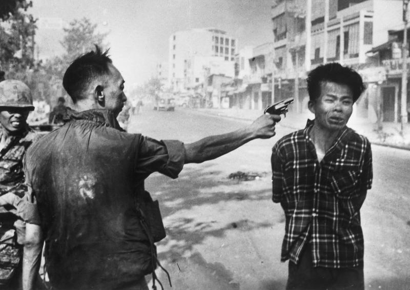 Thiếu tướng Nguyễn Ngọc Loan hành quyết tù binh năm 1968